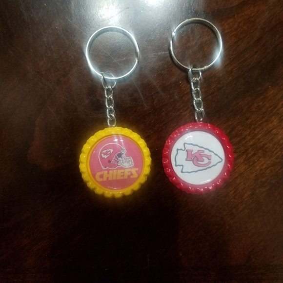 Kansas City Chiefs Bottle Cap Keychains - Picture 2 of 2